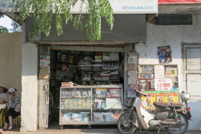Quầy bán báo cuối cùng trên phố Tạ Quang Bửu, Hai Bà Trưng, Hà Nội.
