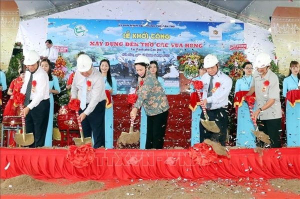 Chủ tịch Quốc hội dự lễ khởi công xây dựng đền thờ các Vua Hùng tại Cần Thơ. Ảnh: TTXVN