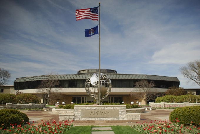 Trụ sở Tập đoàn Amway tại bang ADA, Michigan, Hoa Kỳ.
