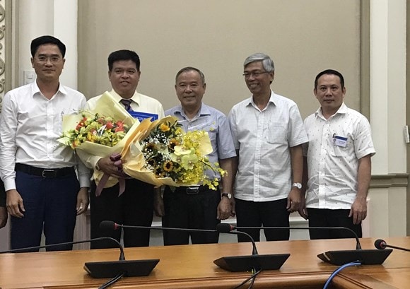 Ông Bùi Hòa An người đứng thứ 2 từ trái qua. Ảnh: SGGP