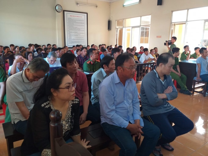 Các đối tượng tại phiên tòa xét xử sơ thẩm.