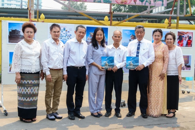 Nhà báo Cẩm Lai tổ chức triển lãm ảnh tại Thái Lan.