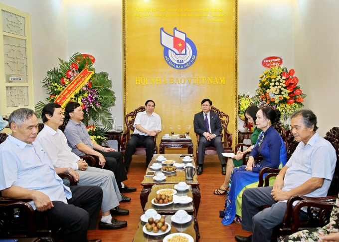 Đồng chí Hồ Quang Lợi, Phó Chủ tịch Thường trực Hội Nhà báo Việt Nam trân trọng cảm ơn sự quan tâm, phối hợp chặt chẽ của Ban Tổ chức Trung ương Đảng, luôn đồng hành cùng với báo chí và tổ chức Hội trong nhiều hoạt động. Ảnh: Sơn Hải