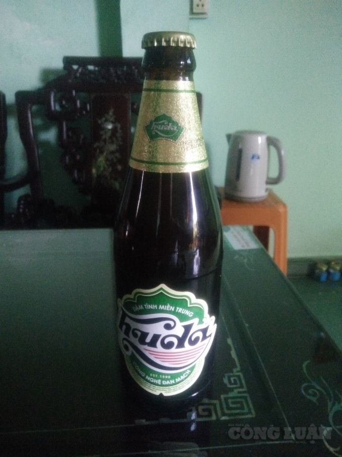 Chai bia Huda vẫn còn nguyên nắp, nguyên chai, vẫn còn đang trong thời gian sử dụng.