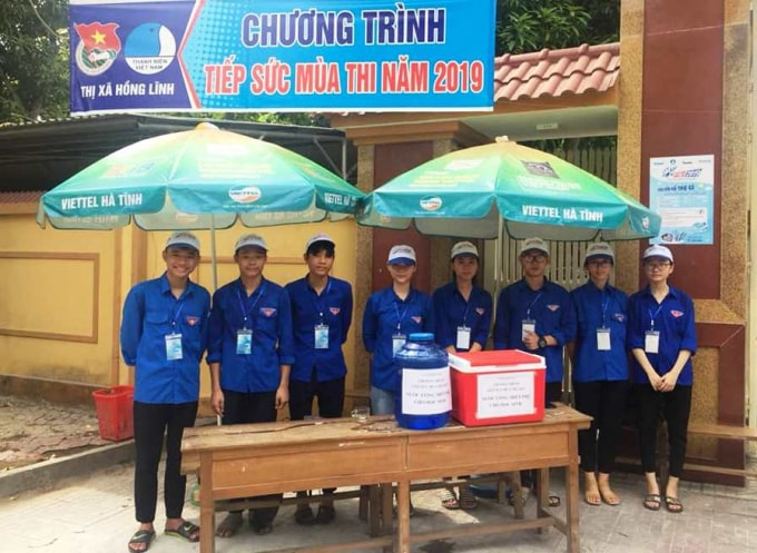 35 đội thanh niên tình nguyện với số lượng hơn 1.400 ĐVTN sẵn sàng hỗ trợ thí sinh và người nhà thí sinh, đảm bảo kỳ thi diễn ra thành công.
