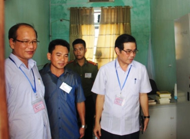 Phó Chủ tịch UBND tỉnh Hà Tĩnh Đặng Quốc Vinh, Trưởng ban chỉ đạo Kỳ thì THPT quốc gia 2019 cùng lãnh đạo Sở GDĐT đã trực tiếp kiểm tra lần cuối tại các điểm thi.