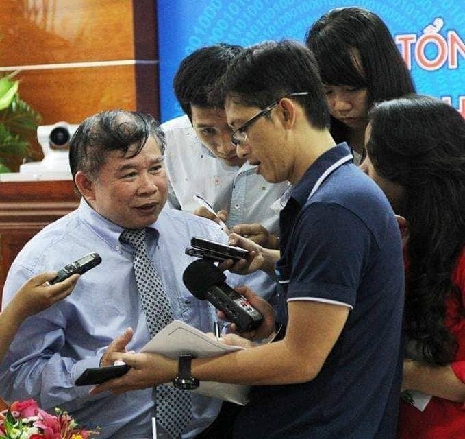 Nhà báo Đăng Khoa phỏng vấn Thứ trưởng Bộ GD&ĐT Bùi Văn Ga.