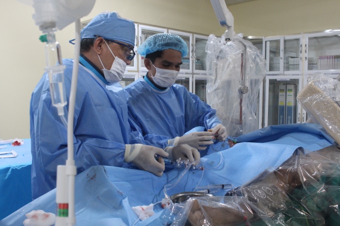 Bệnh viện Đa khoa Thanh Vũ Medic Bạc Liêu thực hiện thông tim can thiệp cho người bệnh.