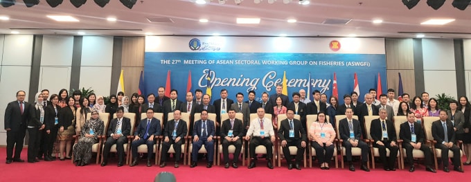 Đại diện các nước thành viên chụp hình lưu niệm cùng đại biểu các đoàn tham dự.