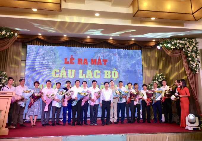Câu lạc bộ nhà báo Hà Nam do nhà báo Nguyễn Hải Đường, Nguyên Phó Bí thư Thường trực, Nguyên Ủy viên Ban Biên tập Báo Nhân Dân; nhà báo Trần Doãn Tiến, Tổng Biên tập báo Điện tử Đảng Cộng sản Việt Nam là Phó Chủ tịch Thường trực kiêm Tổng Thư ký CLB Nhà báo Hà Nam cùng các Phó Chủ tịch và các đồng chí trong Ban Chấp hành CLB. Ảnh: Hoàng Huy