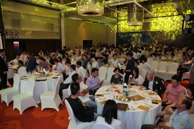 Đông đảo khách hàng đã tới tham dự sự kiện mở bán dự án Five Star West Lake ngày 16/6/2019 tại Hà Nội.