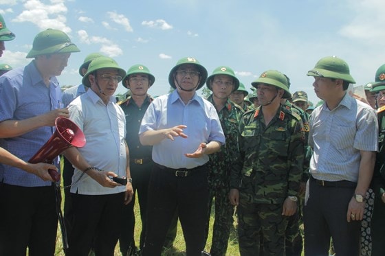 Đồng chí Phạm Minh Chính, Ủy viên Bộ Chính trị, Bí thư Trung ương Đảng, Trưởng ban Tổ chức Trung ương đã trực tiếp kiểm tra thực địa vụ cháy rừng lớn nhất Hà Tĩnh tại khu vực núi Hồng Lĩnh thuộc huyện Nghi Xuân, Hà Tĩnh.