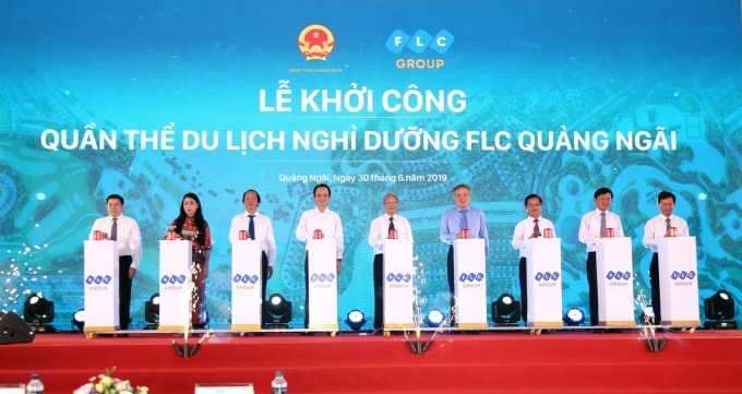 Các lãnh đạo cấp cao TƯ và lãnh đạo tỉnh Quảng Ngãi nhấn nút khởi công Quần thể du lịch nghỉ dưỡng FLC Quảng Ngãi.
