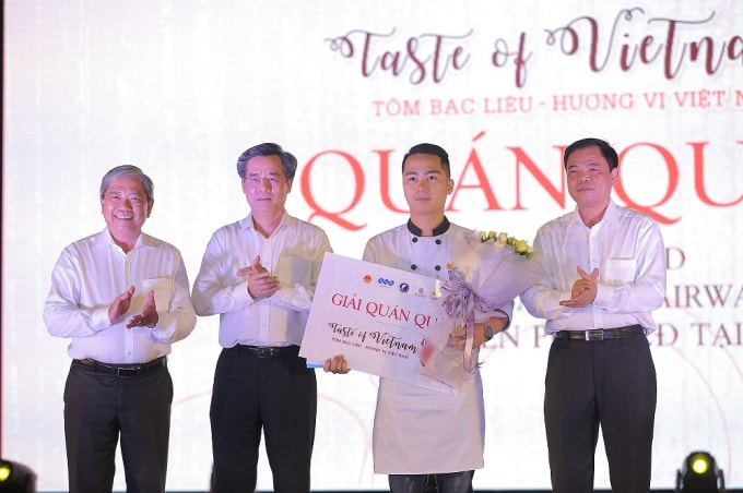 Thí sinh Nguyễn Ngọc Giang giành giải Quán quân với món “Tôm càng xanh xốt đặc biệt”.