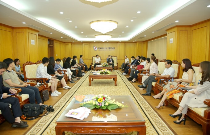 Đoàn phóng viên Hàn Quốc đã tới thăm và làm việc với Hội Nhà báo Việt Nam gồm 15 thành viên. Ảnh: Sơn Hải