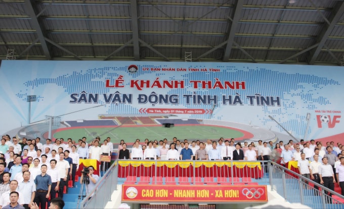Các đại biểu dự lễ khánh thành Sân vận động tỉnh Hà Tĩnh.