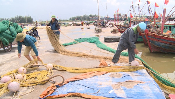 Phó Thủ tướng yêu cầu các tỉnh không được chủ quan, theo dõi sát tình hình diễn biến cơn bão số 2. Ảnh: internet