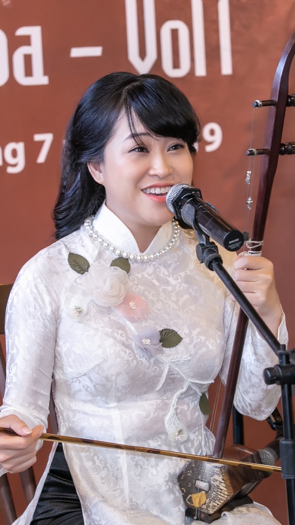 Nghệ sĩ Mai Tuyết Hoa - Truyền nhân của cố nghệ nhân Hà Thị Cầu. Ảnh: thanhnien