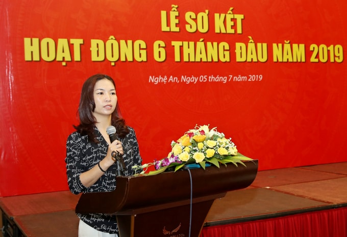Đồng chí Trần Lan Anh - Phó Tổng Biên tập kiêm Tổng Thư ký báo Nhà báo & Công luận trình bày báo cáo sơ kết tại buổi lễ. Ảnh: Sơn Hải