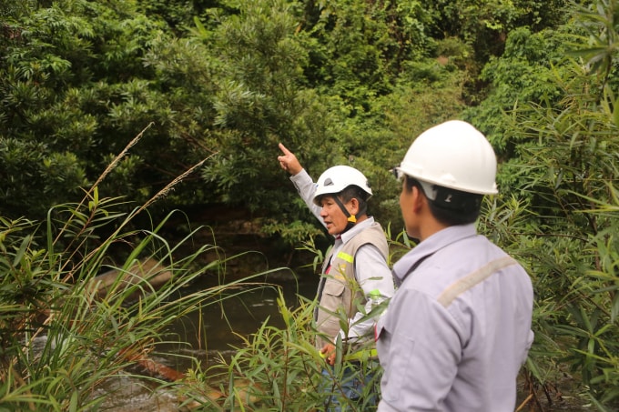 Ông Trần Tịnh kể lại quá trình mở đường thi công cáp treo số 1