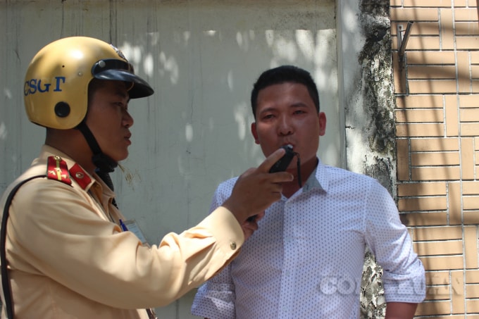 Lực lượng chức năng tăng cường kiểm tra, xử lý những lái xe điều khiển phương tiện vi phạm nồng độ cồn