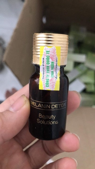 Một số sản phẩm mỹ phẩm do Công ty Linh Ngân phân phối.