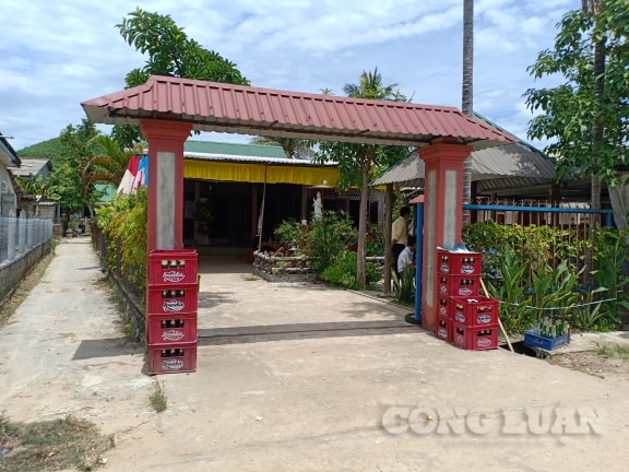 Gia đình nạn nhân đã đưa anh T. về lo hậu sự.