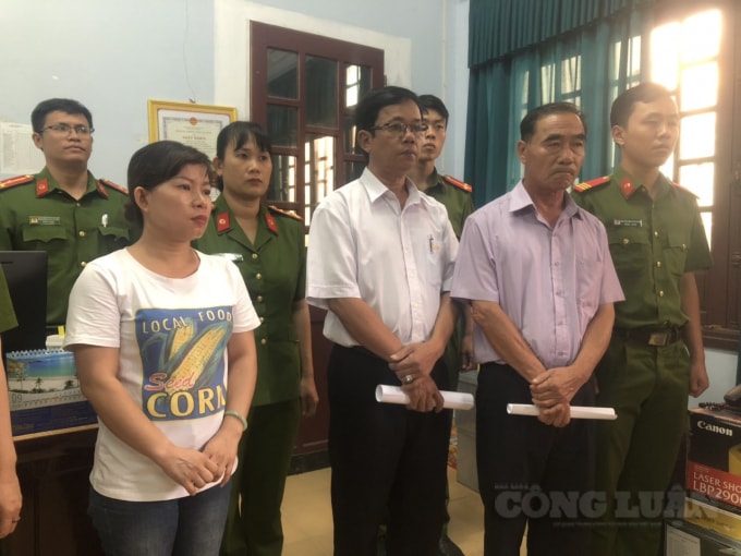 Tống đạt quyết định khởi tố bị can đối với 3 đối tượng của Công ty Cổ phần Xuân Long.