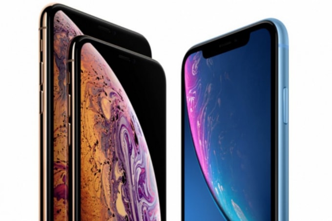 iPhone XR, XS.