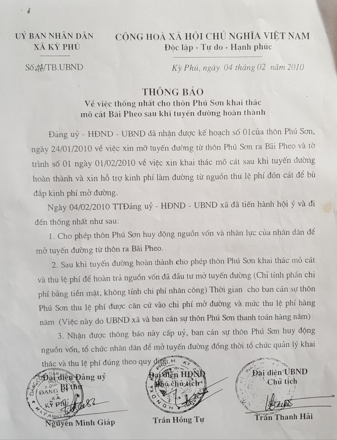 Tin tưởng vào thông báo của UBND xã Kỳ Phú gửi về thôn với đầy đủ con dấu của các tổ chức nên ông Quảng chạy đi vay mượn tiền khắp nơi về để đầu tư phá đá mở tuyến đường, bỏ kinh phí để được khai thác mỏ cát Bãi Pheo sau khi tuyến đường ra biển hoàn thành.