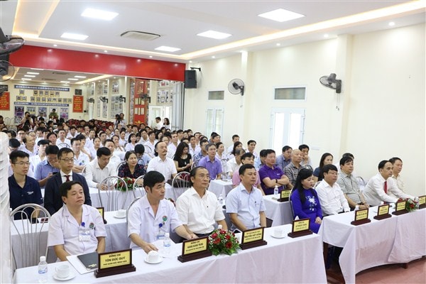 Các đại biểu tham dự buổi lễ