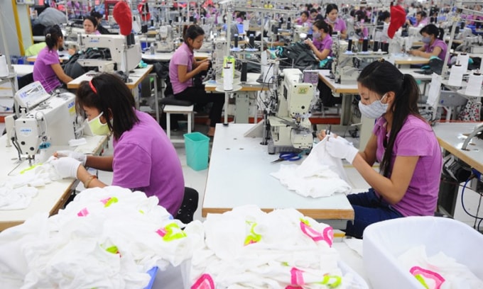 Để đạt mục tiêu xuất khẩu cả năm các doanh nghiệp sẽ phải cố gắng rất nhiều để tìm kiếm đơn hàng đảm bảo sản xuất liên tục từ nay đến cuối năm. (Ảnh minh họa)