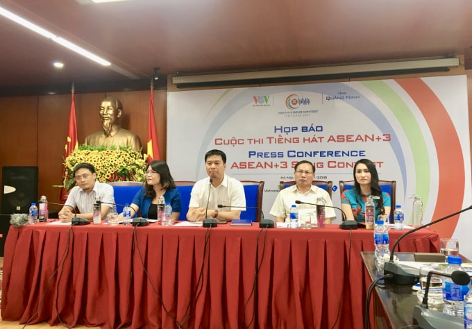 Các đại biểu tham dự và chủ trì buổi Họp báo. Ảnh: Hoàng Huy