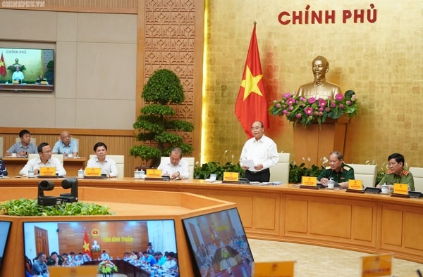 Thủ tướng Nguyễn Xuân Phúc chủ trì Hội nghị trực tuyến toàn quốc sơ kết công tác bảo đảm trật tự an toàn giao thông 6 tháng năm 2019. Ảnh: VGP