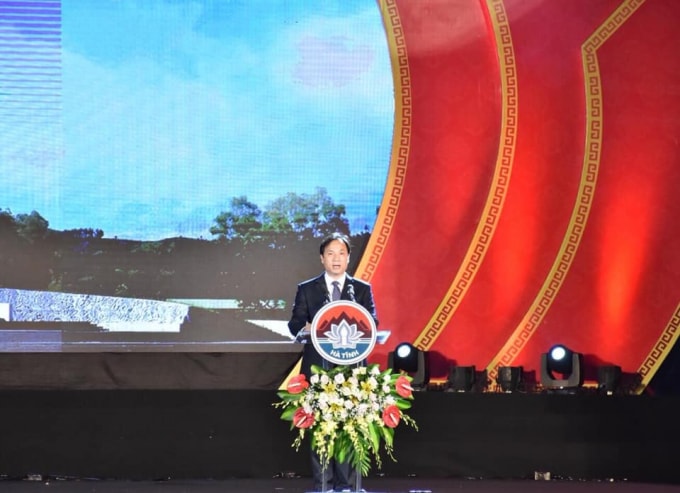 Đồng chí Hoàng Trung Dũng - Phó Bí thư Thường trực Tỉnh ủy Hà Tĩnh đọc diễn văn buổi lễ