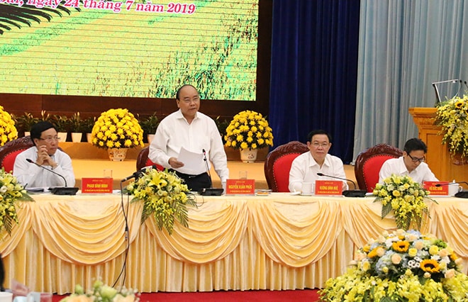 Thủ tướng Nguyễn Xuân Phúc - Trưởng Tiểu ban Kinh tế - Xã hội Đại hội đại biểu toàn quốc lần thứ XIII của Đảng, phát biểu chỉ đạo tại buổi làm việc.