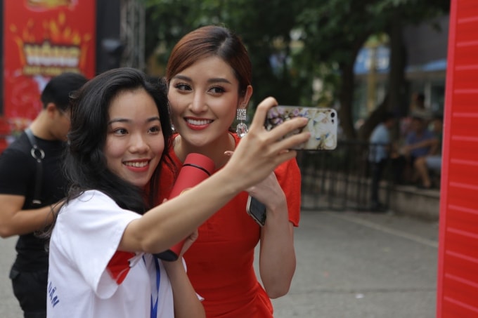 Giới trẻ sẽ tha hồ được quẩy tưng và check in cùng các thần tượng của mình tại Lễ hội Phố Hàng Nóng.
