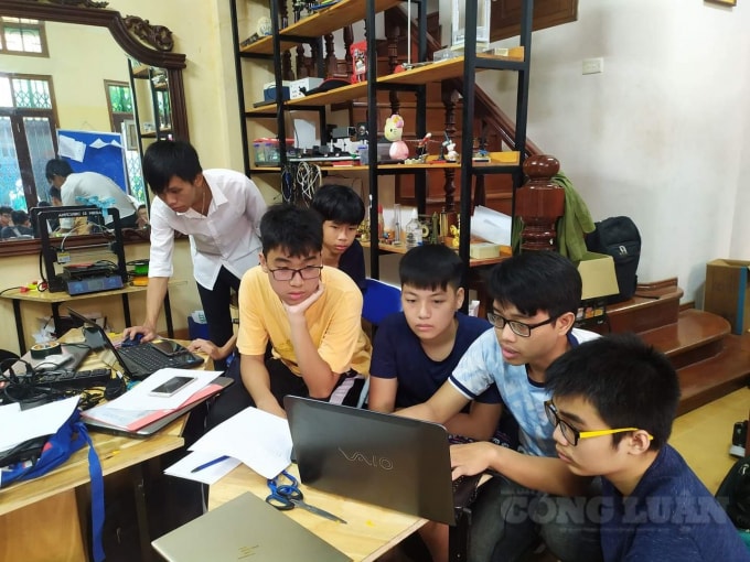 Rất nhiều trung tâm luyện thi IELTS được mở ra đáp ứng nhu cầu hiện nay. (Ảnh phụ huynh chia sẻ trên nhóm)