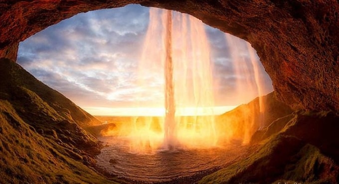 Thác nước Seljalandsfoss.