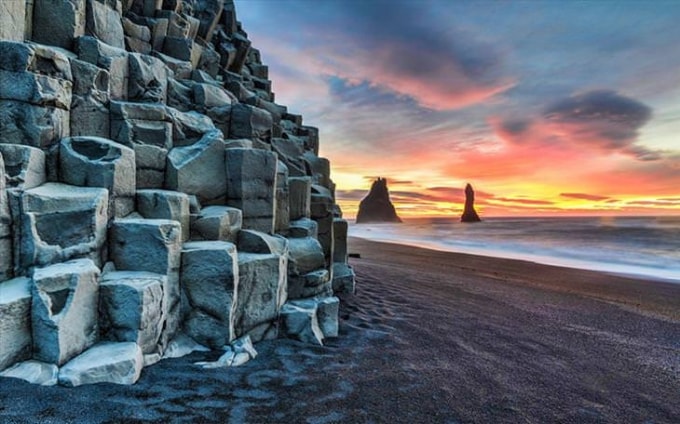 Bãi biển Reynisfjara.