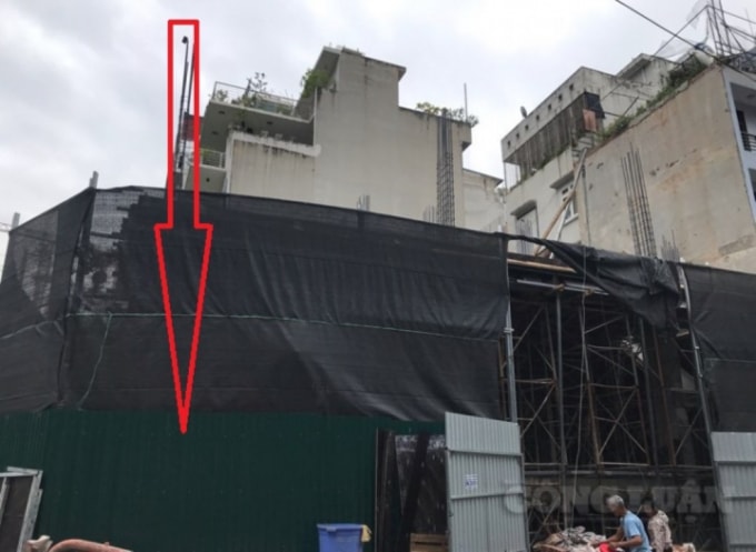 Công trình Lô C13 xây dựng lấn chiếm vỉa hè, phá vỡ quy hoạch.