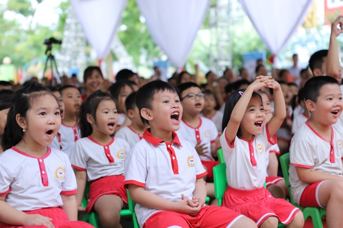 Trẻ em Việt Nam còn đang phải đối mặt với tình trạng suy dinh dưỡng thấp còi và thiếu vi chất dinh dưỡng, đây là những nguyên nhân chính ảnh hưởng xấu đến sự tăng trưởng chiều cao và trí tuệ của các em