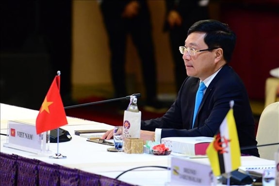 Phó Thủ tướng hoan nghênh tiếng nói xây dựng, tích cực của Nhật Bản đối với các vấn đề liên quan đến hòa bình, an ninh và ổn định ở khu vực. Ảnh: VGP
