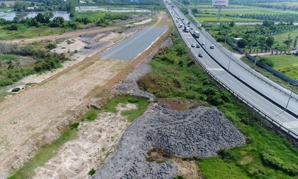 Dự án cao tốc Trung Lương - Mỹ Thuận bị chậm tiến độ so với yêu cầu đặt ra. Ảnh: NLĐ