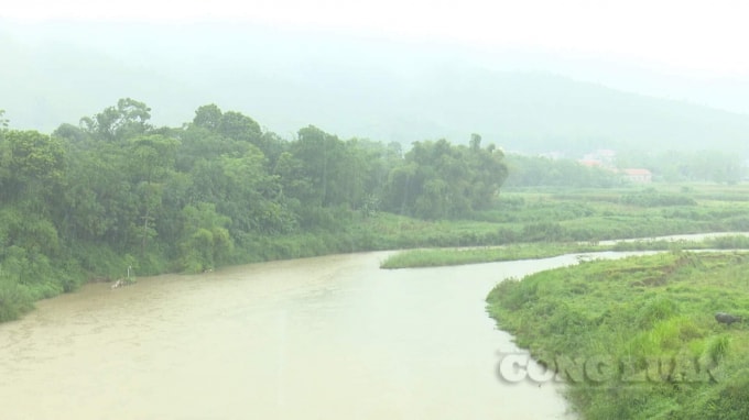 Rà soát các khu vực dân cư ở ven sông, suối, hạ lưu các hồ, đập, vùng trũng thấp, ngoài bãi sông, khu vực có nguy cơ sạt lở, lũ quét, khu lồng bè nuôi trồng thủy sản…