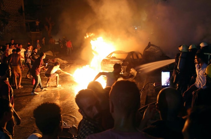 Hình ảnh vụ nổ xe ở Cairo. Ảnh: Reuters