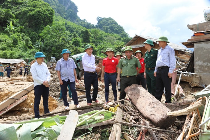 Cảnh tượng tan hoang tại bản Sa Ná sau cơ lũ của hoàn lưu bão số 3 vào sáng ngày 3/8