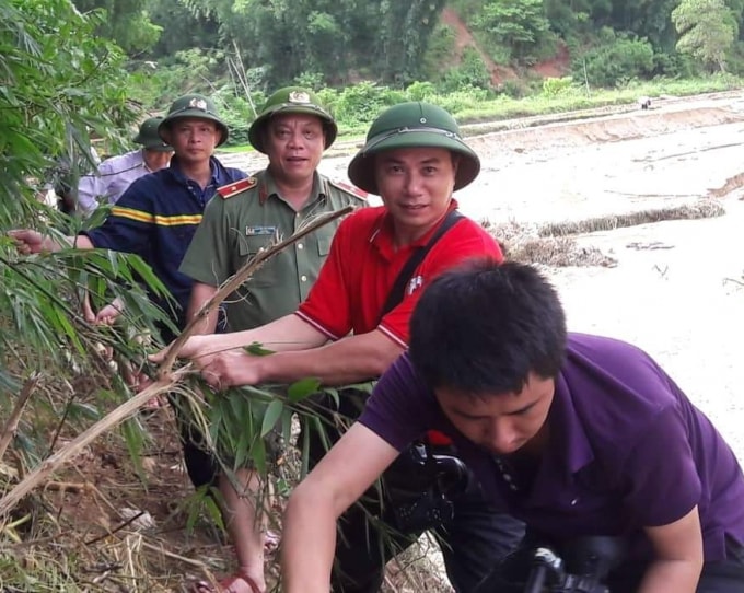 Ông Nguyễn Hải Trung, Giám đốc Công an tỉnh Thanh Hóa cũng vào Sa Ná để thăm hỏi, động viên bà con nơi đây
