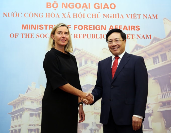 Phó Thủ tướng, Bộ trưởng Bộ Ngoại giao Phạm Bình Minh và Đại diện cấp cao của EU về chính sách đối ngoại và an ninh, Phó Chủ tịch Ủy ban châu Âu Federica Mogherini. Ảnh: VGP