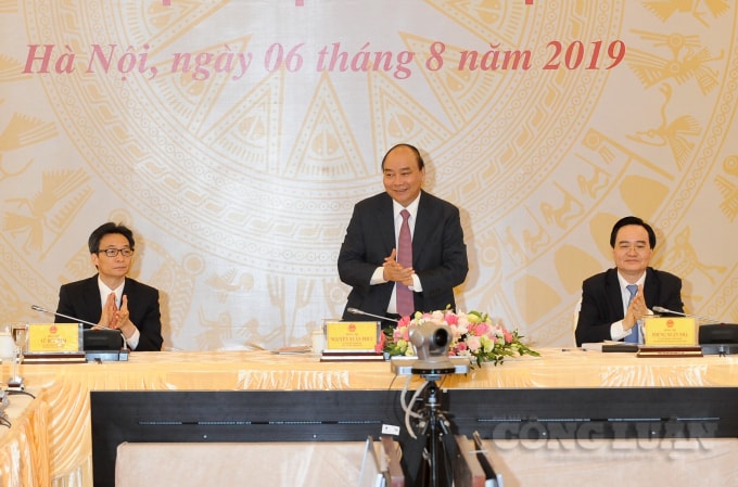 Thủ tướng Chính phủ Nguyễn Xuân Phúc, Phó thủ tướng Vũ Đức Đam tham dự Hội nghị trực tuyến tổng kết năm học 2018 -2019, triển khai nhiệm vụ năm học 2019 -2020. Ảnh: Lương Minh